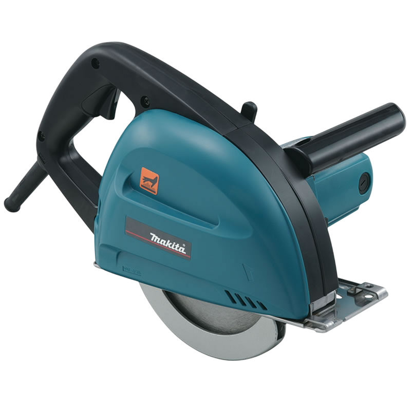 Makita cortando madeira